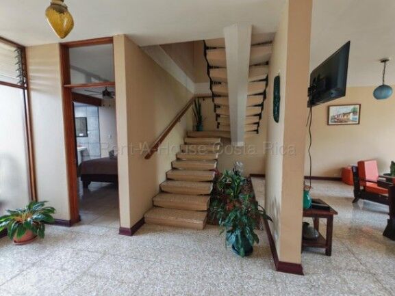 MLS-26-2170 KQ VENTA CASA ALAJUELA CENTRO CONTACTENOS AL # 88987222 en Alajuela — ₡ 230 000 000
