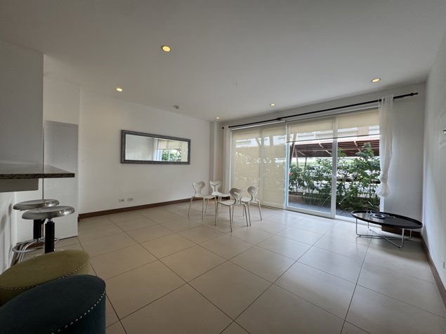 Venta de apartamento amoblado en Condominio Distrito 4 Residencias en Escazú, San José — $220,000