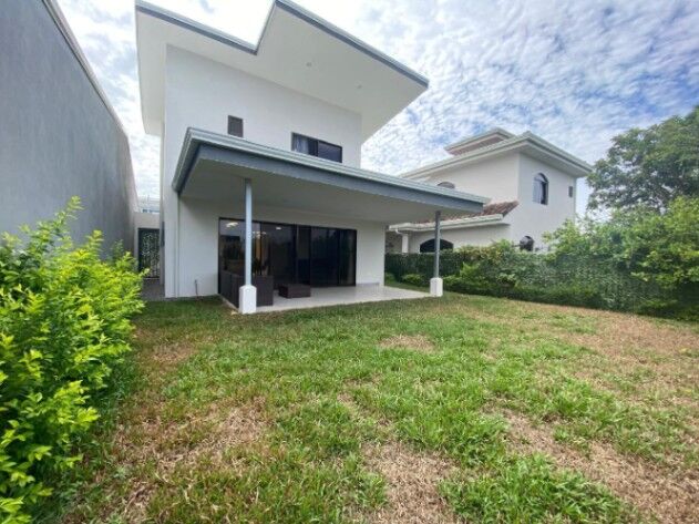 Alquiler de Casa en Grecia, Alajuela. RAH 25-1713 en Puente De Piedra, Grecia, Alajuela — $1,600