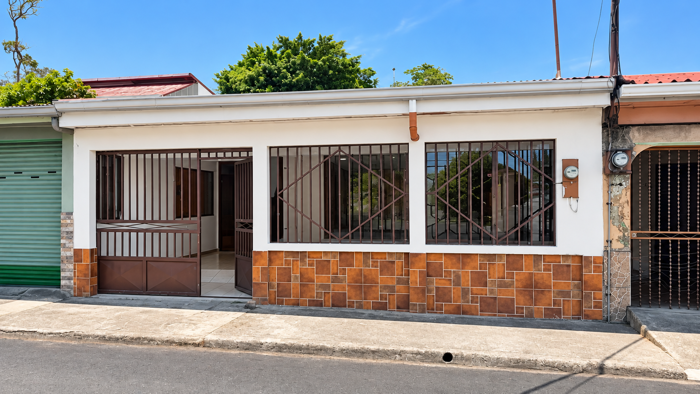 Casa En Venta En Urbanización La Palmera, Limón in Limón — ₡ 35 000 000