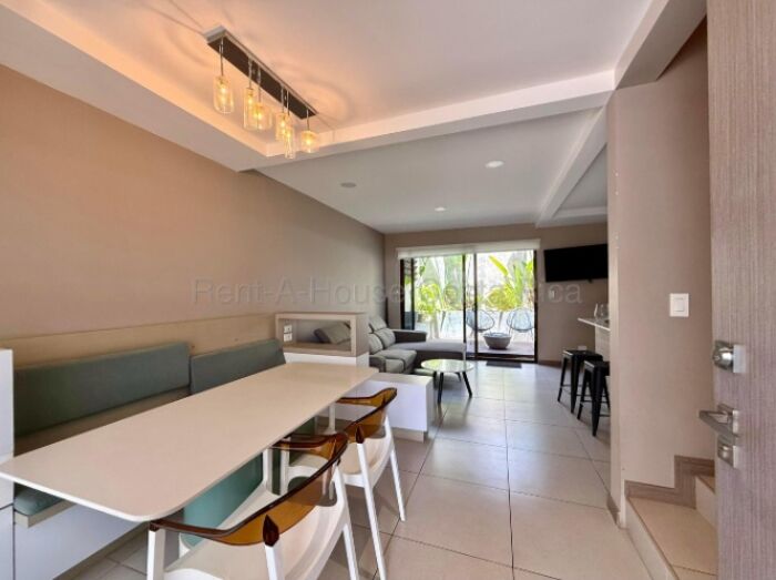 Se alquila casa en San Antonio Escazú 26-2098 en San Antonio, Escazú, San José — $1,850