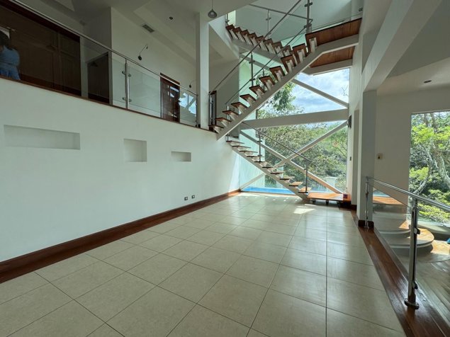 Casa en Venta y Alquiler en Guachipelín, Escazú De Lujo en Condominio en Escazú, San José — $4,500 - Foto 2 de 20