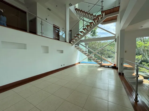 Casa en Venta y Alquiler en Guachipelín, Escazú De Lujo en Condominio en Escazú, San José — $4,500 - Foto 2 de 20