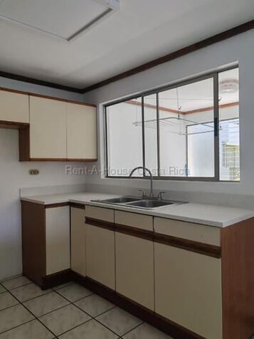 Venta de Apartamento de Dos Plantas en Condominio Villas Jade, Tibás. RAH 26-2235 en Anselmo Llorente, Tibás, San José — $220,000