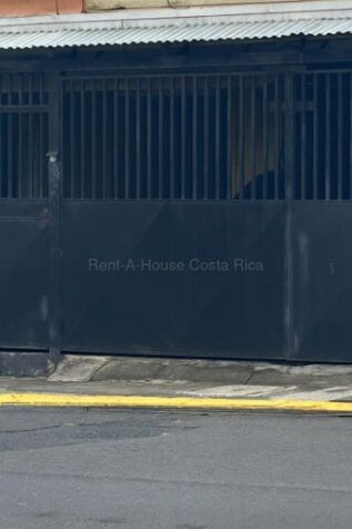 Venta de Propiedad de Uso Mixto en Zapote-San José. RAH 26-1505 in Zapote, San José — $130,000