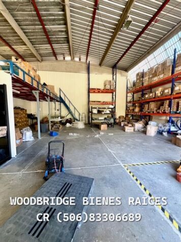 Alquiler de bodega Heredia Barreal $1.950 /200 metros en Ulloa, Heredia — $1,950