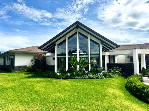 "Casa Lúmina" en venta en Condominio Monterán en Curridabat, San José — $2,800,000 - Foto 2 de 39