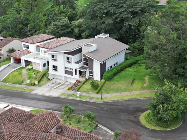 Venta de Casa en Condominio Hacienda El Gregal en Curridabat, San José — $850,000