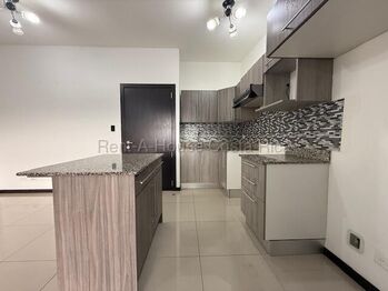 Alquiler apartamento 3 habitaciones con amenidades y 2 parqueos #26-1860 GS en Granadilla, Curridabat, San José — $1,300 - Foto 5 de 11