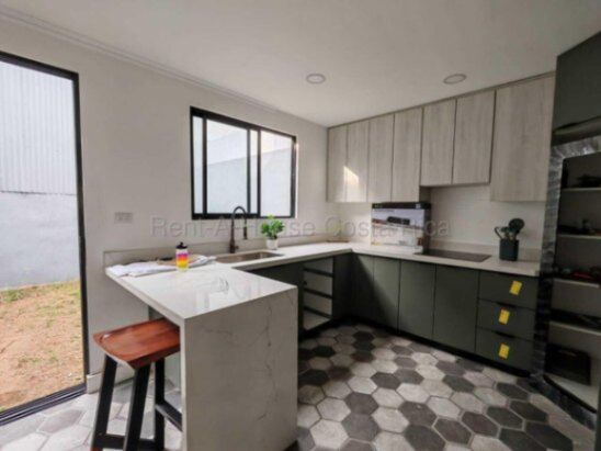 MLS-25-992 LS VENTA CASA NUEVA MORAVIA SAN JOSE CONTACTENOS AL # 86127562 en San Jerónimo, Moravia, San José — $198,500