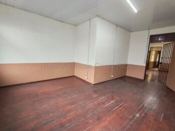 MLS-27-160 LS ALQUILER LOCAL COMERCIAL EL CARMEN SAN JOSE CONTACTENOS AL # 86127562 en Carmen, San José — 250 000 ₡ - Foto 4 de 6