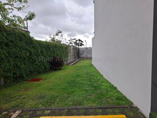 Venta de Casa en Sabanilla con Vista y Amenidades #27-129 GS en Sabanilla, Montes De Oca, San José — $197,369 - Foto 2 de 11