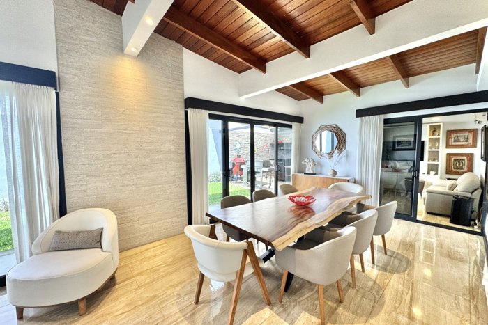 Venta de casa remodelada de un piso en Escazú in San Rafael, Escazú, San José — $425,000