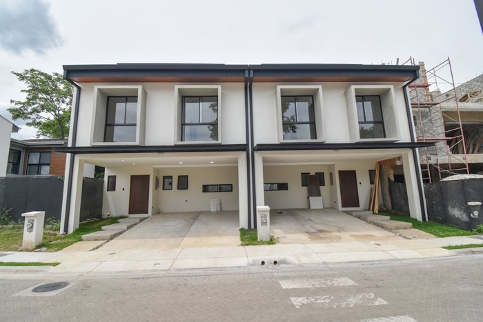 Casa para Estrenar de 3 Habitaciones en Santa Ana Centro en Santa Ana, San José — $3,200