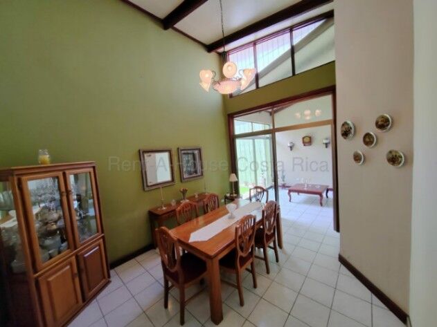 Venta de Casa en Uruca-San José. RAH 26-1822 PRECIO REBAJADO en Uruca, San José — ₡ 215 000 000