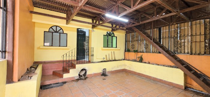 Casa En Venta De Dos Niveles En Aguacaliente, Cartago in Aguacaliente, Cartago — ₡ 67 755 232 - Photo 2 of 10