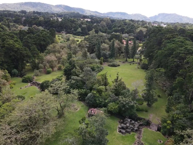 Venta finca San Rafael Heredia,con rio, 36.000 m2,4 fincas,4 medidores en Ángeles, San Rafael, Heredia — $1,275,000