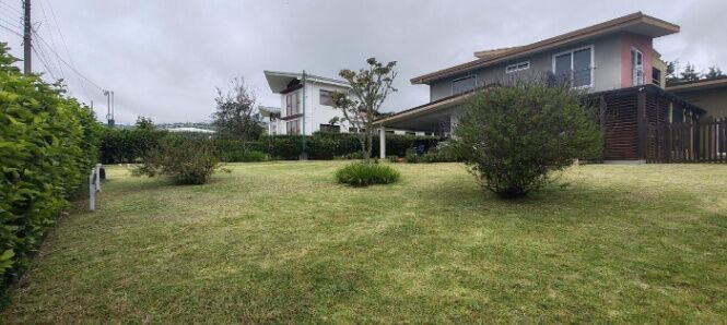 Venta de casa en lote de 1757 m2 en Residencial en San Rafael Oreamuno Cartago en San Rafael, Oreamuno, Cartago — $725,000