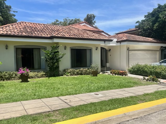 Casa en Santa Ana in Carmen, San José — $530,000