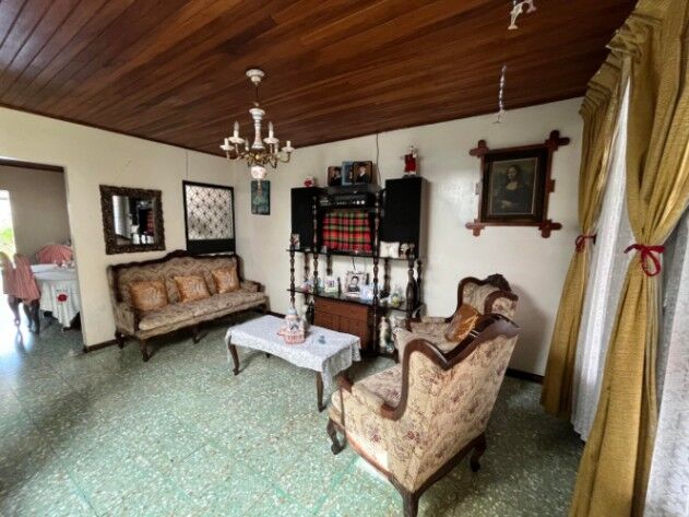 Venta de casa con uso de suelo mixto en Curridabat Centro en Curridabat, San José — ₡ 137 500 000