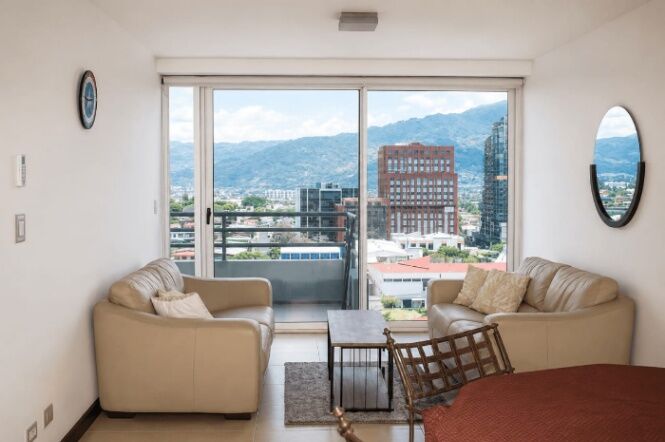 Alquiler de Apartamento en Paseo Colón, San José. in Carmen, San José — $1,500