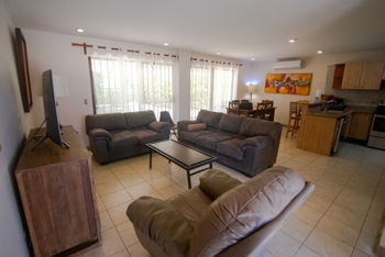 Modern 3-Bedroom Home in Vista de Tamarindo – Minutes from the Beach en Tamarindo, Santa Cruz, Guanacaste — $360,000 - Foto 5 de 35