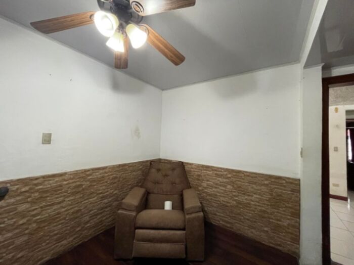 Venta de Casa + 4 APTOS en Catedral, San José. RAH 26-1912 in Catedral, San José — ₡ 150 000 000