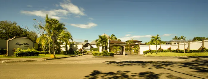 SE VENDE HERMOSA CASA-CONDOMINIO ROYAL PALM - 5739m2 LA GARITA en Garita, Alajuela — $2,500,000 - Foto 3 de 42