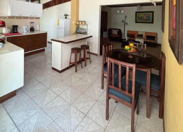 CASA DE PLAYA CON 2 APARTAMENTOS EN VENTA, PUNTARENAS, $857.000, Cod#25-932 en El Roble, Puntarenas — ₡ 857 000