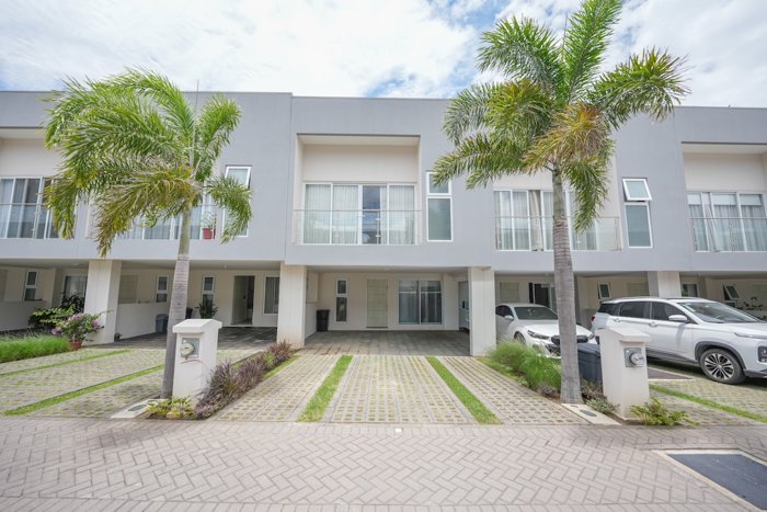 Casa de 3 Habitaciones con Línea Blanca en Condominio Source Living en San Rafael, Escazú, San José — $2,400