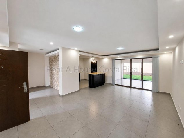 CASA EN VENTA EN SAN FRANCISCO DE HEREDIA en San Francisco, Heredia — $240,000