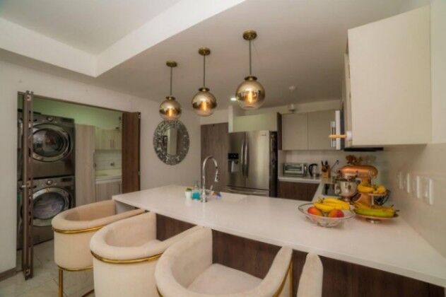 Se vende moderno apartamento en condominio de San Rafael Escazú 25-846 in San Rafael, Escazú, San José — $239,000