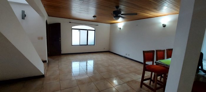 Casa en venta en Naranjo, amplia, segura, dos niveles. in Naranjo, Alajuela — $149,000 - Photo 2 of 23