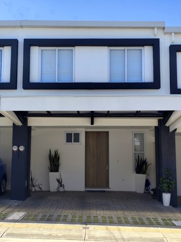 Venta de casa moderna y equipada en condominio en San Pablo de Heredia en San Pablo, Heredia — ₡ 85 900 000 - Foto 2 de 24