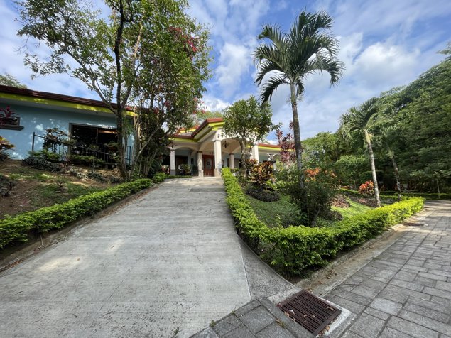 Casa de una planta en venta Ciudad Colon in Colón, Mora, San José — $799,000 - Photo 2 of 27