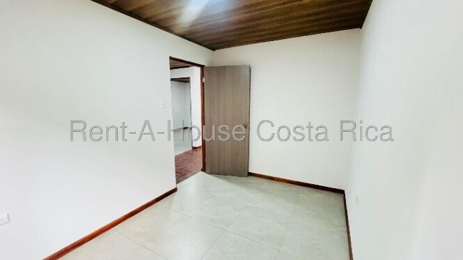 Casa en venta con uso versátil en San Francisco de Dos Ríos #26-1465 GS en San Francisco de Dos Ríos, San José — $184,155