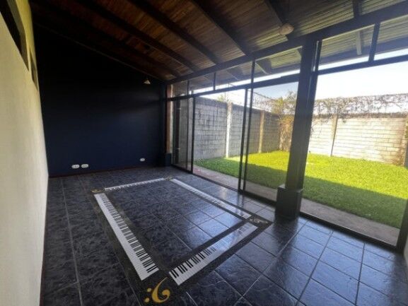 Venta de bella casa en Sto Domingo Heredia/25-282 en San Vicente, Santo Domingo, Heredia — ₡ 99 000 000