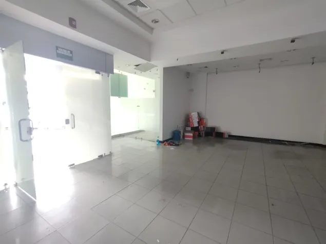 Se Gran Alquila Local Comercial - Mall Paseo de las Flores en San Francisco, Heredia — $4,223 - Foto 3 de 9