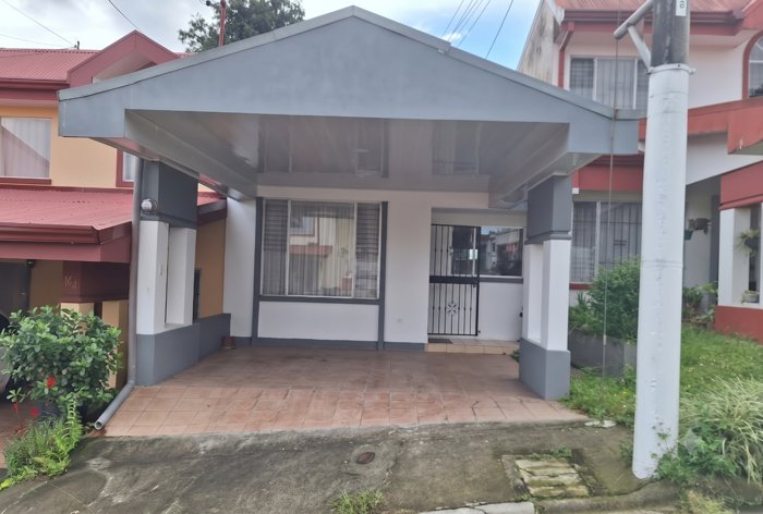 Casa en Venta en Guadalupe,Mata de Platano,Alquilada,Res. Cerrado en Mata de Plátano, Goicoechea, San José — ₡ 65 000 000