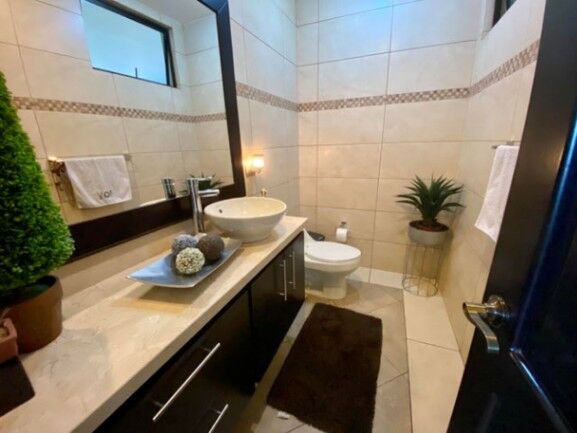 Venta de Casa en FRANCOSTA-HEREDIA. in Ulloa, Heredia — $550,000 - Photo 3 of 20