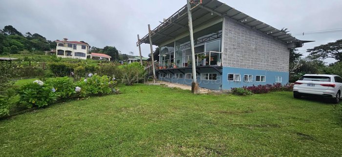 CASA EN VENTA EN SAN ISIDRO DE HEREDIA in Concepción, San Isidro, Heredia — ₡ 170 000 000