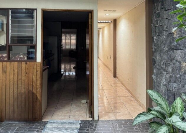Dos casas en una! Ideal para vivir o invertir en Sabanilla in Sabanilla, Montes De Oca, San José — ₡ 120 000 000