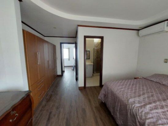 Exclusividad y Luz en Lindora: Casa Boutique con Techos Altos y Oficina in Pozos, Santa Ana, San José — $190,000