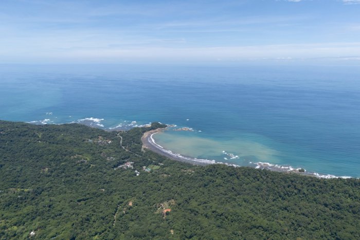 SE VENDE FINCA EN DOMINICAL CON VISTAS AL MAR Y NACIENTES DE AGUA EN 55 HECTAREAS in Barú, Pérez Zeledón, San José — $990,000