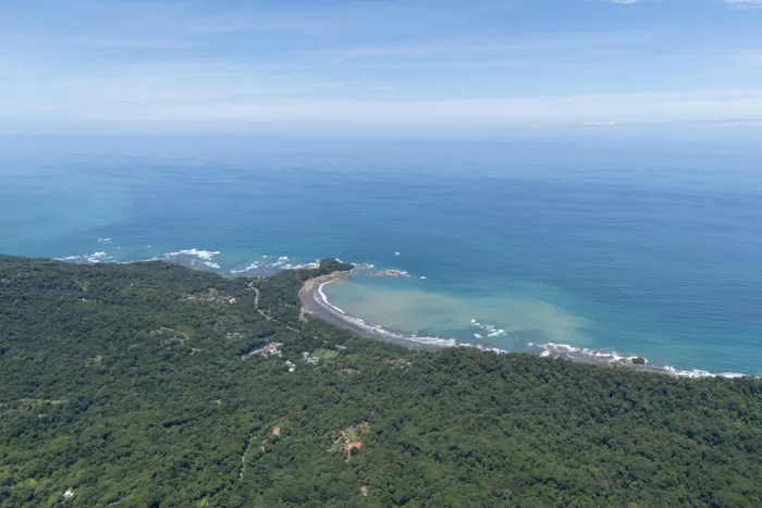 SE VENDE FINCA EN DOMINICAL CON VISTAS AL MAR Y NACIENTES DE AGUA EN 55 HECTAREAS in Barú, Pérez Zeledón, San José — $990,000