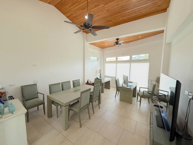 Oficina Ejecutiva Todo Incluido a 200 m de Marina Flamingo in Santa Cruz, Guanacaste — $1,500