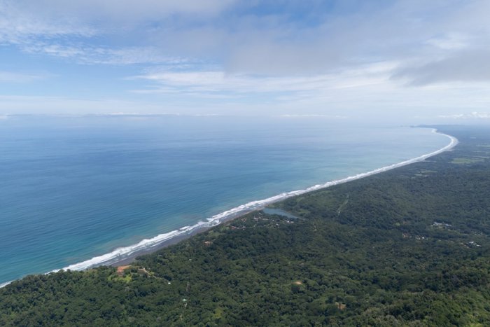 SE VENDE FINCA EN DOMINICAL CON VISTAS AL MAR Y NACIENTES DE AGUA EN 55 HECTAREAS in Barú, Pérez Zeledón, San José — $990,000