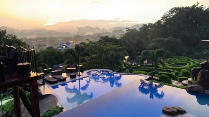 Gran propiedad pintoresco con una casa única in Atenas, Alajuela — $2,350,000