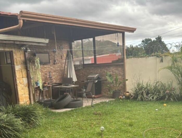 Amplia casa de una planta en Aserrí con terraza y zonas verdes #25-2025 GS en Aserrí, San José — $255,000