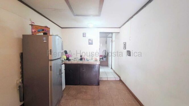 Propiedad de inversión con casa principal y 8 apartamentos en Hatillo #26-2124 GS en Hatillo, San José — $348,000